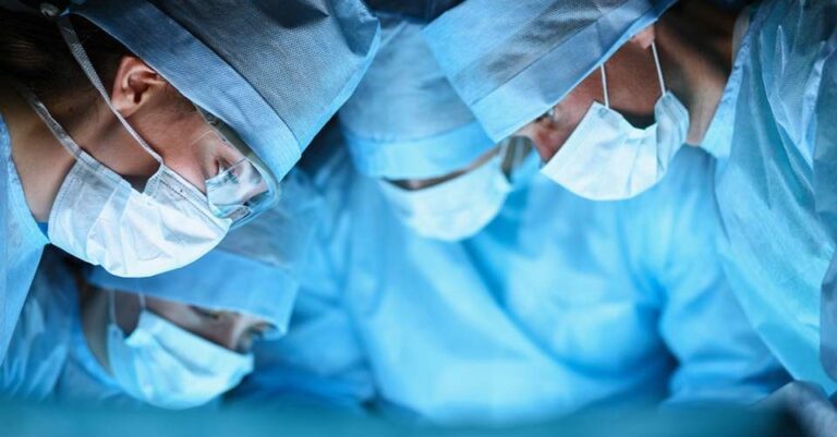 Λαμία: Τον διασωλήνωσαν, έφυγε η θήκη από το δόντι του και κατέληξε στον πνεύμονα