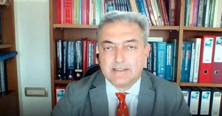 Βασιλακόπουλος: «Είμαι πολύ στεναχωρημένος που ο γιος μου είναι 11 και δεν μπορώ να τον εμβολιάσω»