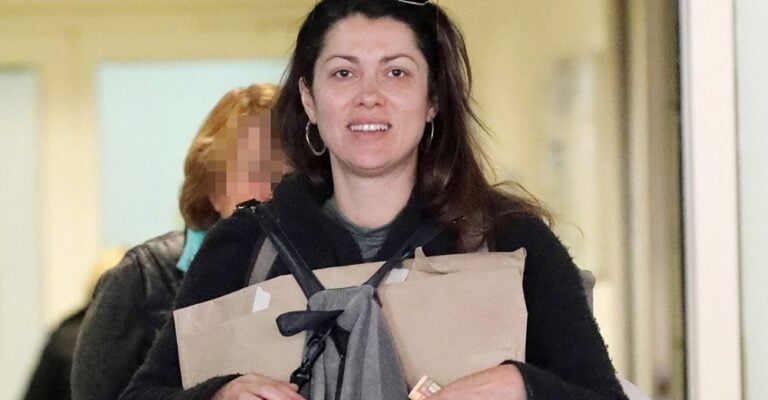 Κλέλια Ρένεση: Στην παραλία με την κορούλα της