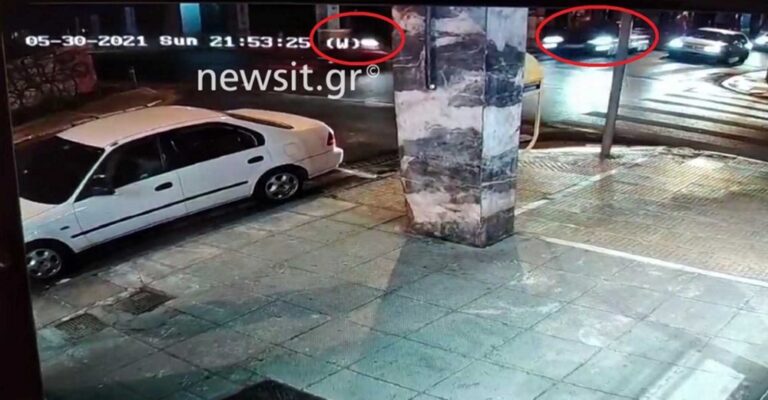 Τροχαίο-σοκ στην Αθήνα: Ντελιβεράς εκσφενδονίζεται από αυτοκίνητο που περνά με κόκκινο