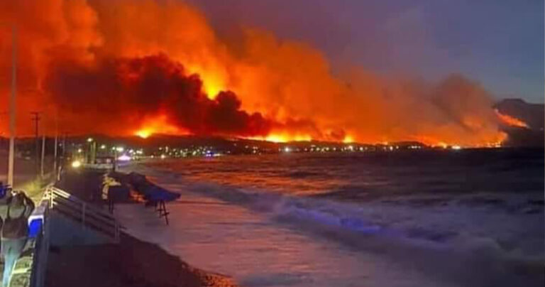 Φωτιά στην Κορινθία: Η σοκαριστική εικόνα από την φωτιά που θυμίζει το Μάτι