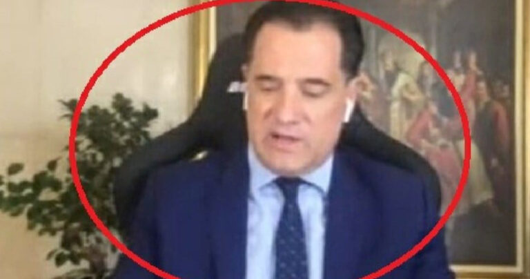 O Άδωνις αγόρασε καρέκλα για gaming στο γραφείο του στο Υπουργείο