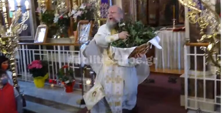 Χίος: Ο «ιπτάμενος ιερέας» έκανε την πρώτη Ανάσταση