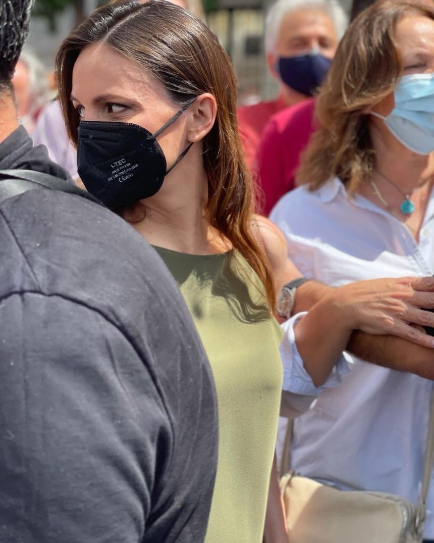 Έφη Αχτσιόγλου: Κατέβηκε στην πορεία για το εργασιακό με φουσκωμένη κοιλιά 2