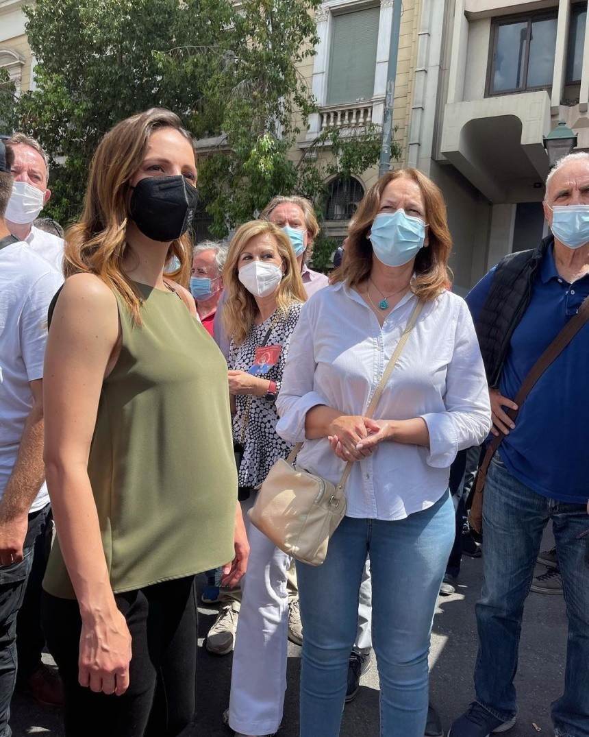 Έφη Αχτσιόγλου: Κατέβηκε στην πορεία για το εργασιακό με φουσκωμένη κοιλιά 3