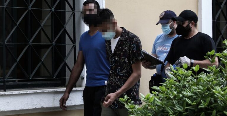 Επίθεση Πακιστανών σε λουόμενη: «Γελούσαν και χειροκροτούσαν γύρω της!», λέει ο σύζυγος της 25χρονης