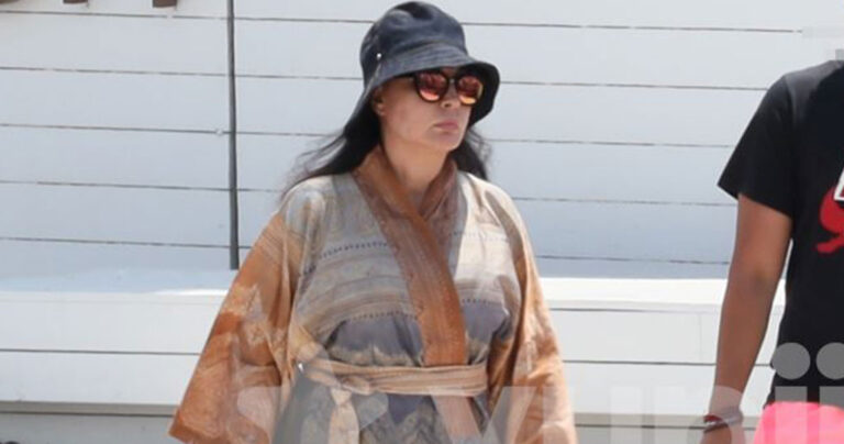 Η Βίκυ Σταμάτη με τον γιο της, Άκη Τσοχατζόπουλο, στον Αστέρα της Βουλιαγμένης