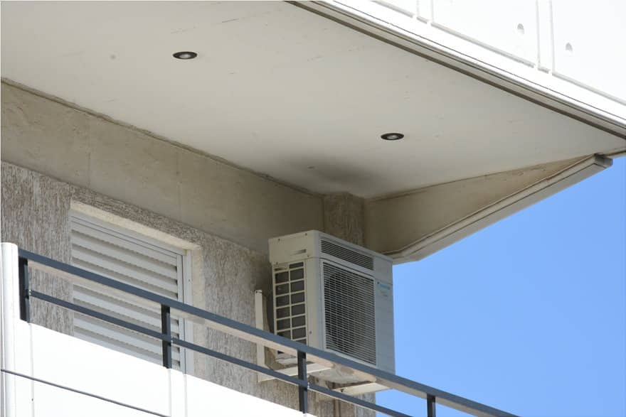 Θρίλερ με πυροβολισμούς στον Άλιμο - Άγνωστοι «γάζωσαν» πολυκατοικία 4 IMG_5980