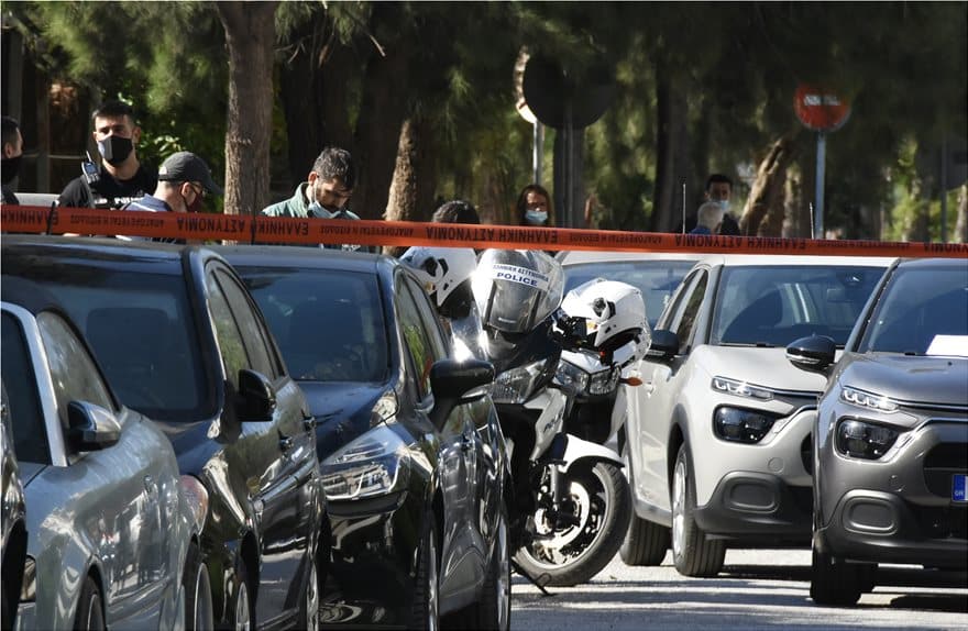 Θρίλερ με πυροβολισμούς στον Άλιμο - Άγνωστοι «γάζωσαν» πολυκατοικία 2 IMG_5986