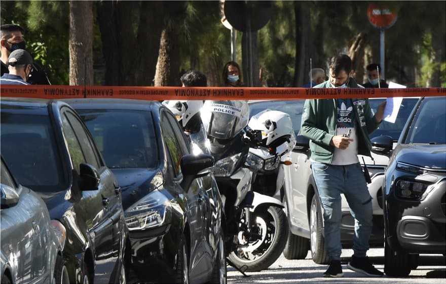 Θρίλερ με πυροβολισμούς στον Άλιμο - Άγνωστοι «γάζωσαν» πολυκατοικία 1 IMG_5988