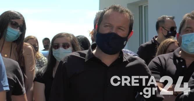 Ράγισαν και οι πέτρες στην κηδεία της 44χρονης Γλυκερίας 1 kideia glikerias6
