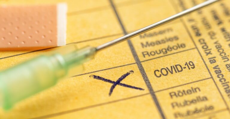 «Βροχή» τα SMS για ακυρώσεις εμβολιασμών