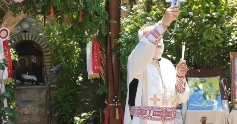 Συγκλόνισε ο π Δημήτριος στην Εκκλησία του Λυκαβηττού: «Είμαι μέ ένα άμφιο, ούτε ένα σπίτι έχω, ούτε αυτοκίνητο»