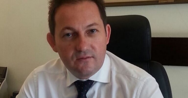 Πέτσας: Προνόμια σε όσους εμβολιάζονται – Στα μέσα του Ιουνίου οι αποφάσεις