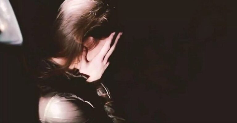 Αγία Μαρίνα: «Ήρθαν πολύ κοντά μου και οι έξι και συνέχισαν να φωνάζουν» – Σοκάρει η μαρτυρία της 25χρονης που δέχθηκε επίθεση