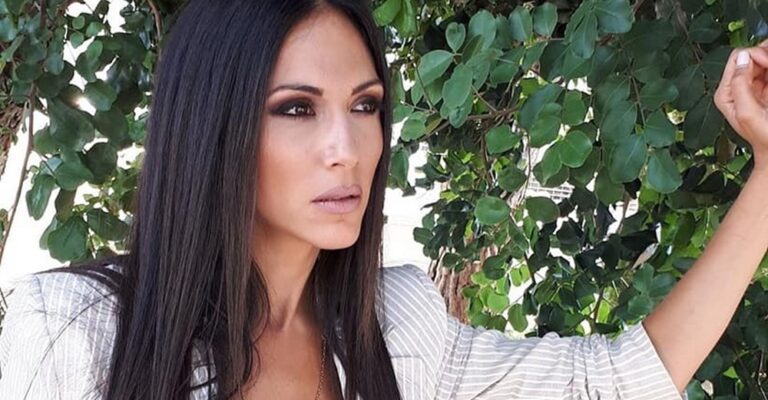 Απαντά στον Δημήτρη Παπανώτα – «Με αγάπη, η αυθάδης Ανθή Βουλγαρη»