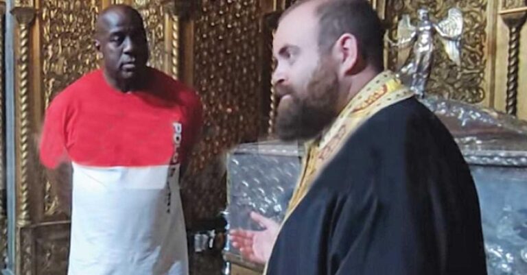 Ο θρύλος του NBA Μάτζικ Τζόνσον προσκύνησε στον Άγιο Διονύσιο στη Ζάκυνθο