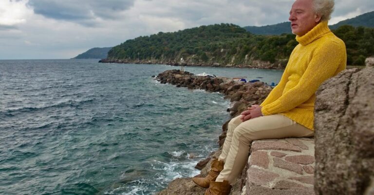 Εύχομαι να βρεις μια καλύτερη κοινωνία εκεί πάνω και να σε αγκαλιάσει όπως σου αξίζει πραγματικά.