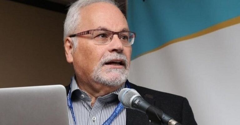 Παυλάκης: «Δεν θα πετύχουμε ανοσία ούτε θα πετάξουμε μάσκες το καλοκαίρι»