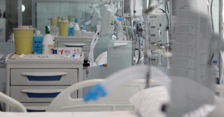 Στην εντατική 42χρονος που παρουσίασε θρόμβωση μετά τον εμβολιασμό του με AstraZeneca