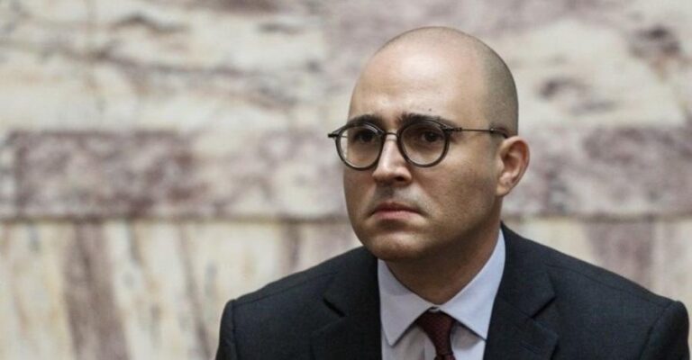 Βουλή: Ο Μπογδάνος πρότεινε παρακράτηση 100 ευρώ όταν βουλευτής λέει ψέματα