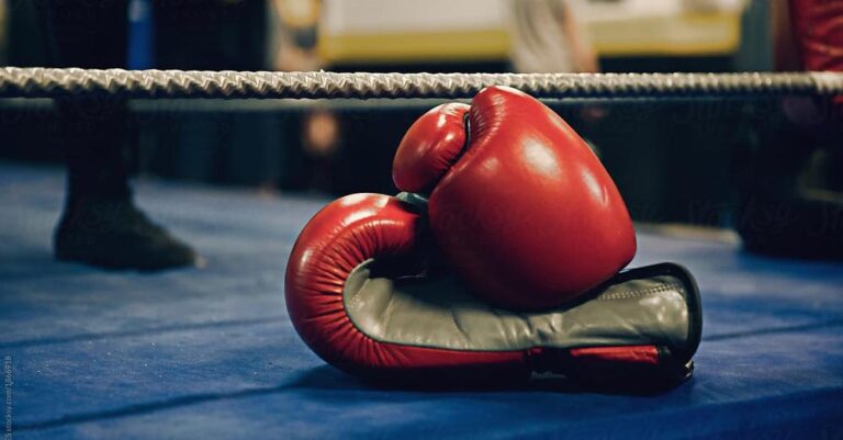 Χαμός στο Χαλάνδρι – Μποξέρ έδειρε την μητέρα του και έστειλε αστυνομικό στο νοσοκομείο