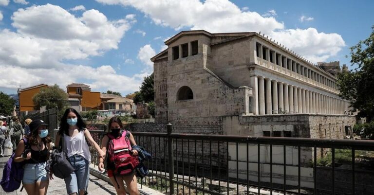 Βήμα βήμα από τον Ιούλιο τα «προνόμια» στους εμβολιασμένους – Χωρίς μάσκες στους εξωτερικούς χώρους