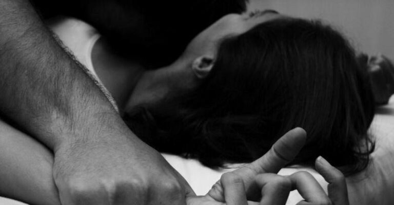 Ρόδος: Βίασε και ξυλοκόπησε τη σύζυγό του – «Θα σε σκοτώσω όπως ο πιλότος τη γυναίκα του»