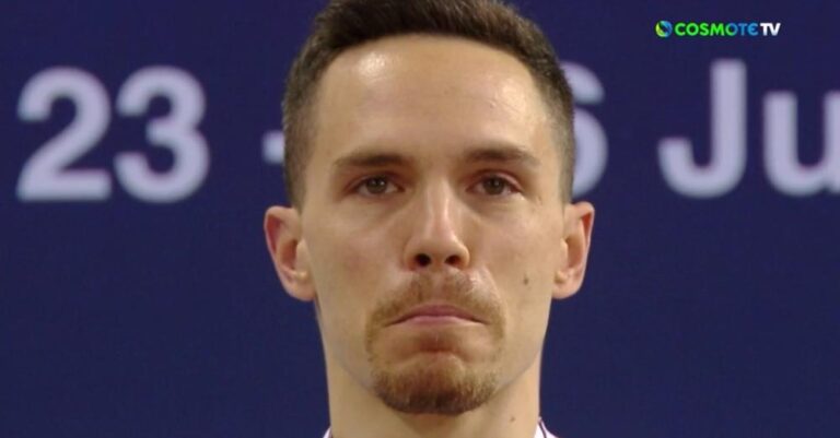 Λευτέρης Πετρούνιας: Ρίγη συγκίνησης – Τα δάκρυά του στην ανάκρουση του εθνικού ύμνου