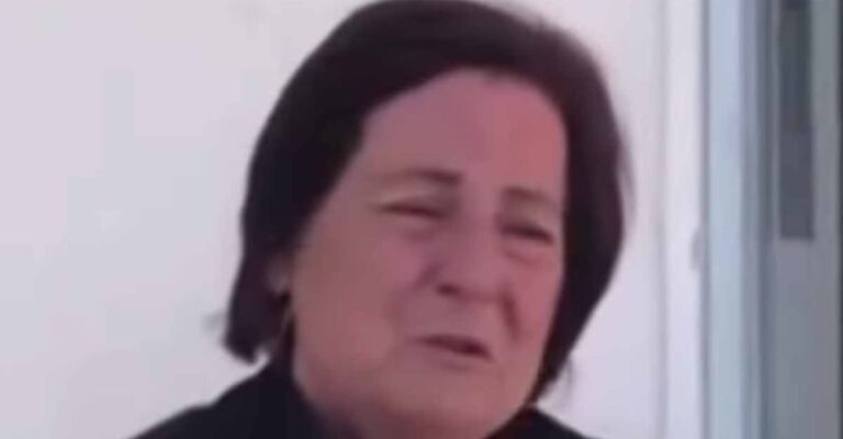 Συντετριμμένη η γιαγιά του παιδιού που βρέθηκε νεκρό στον βόθρο: «Κάθε μέρα ήταν εδώ το μωρό»