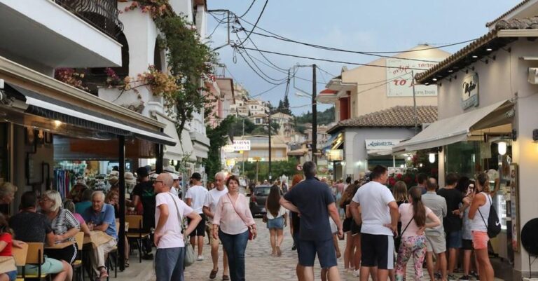 Σαρώνει νέους και παιδιά η μετάλλαξη Δέλτα: Κρούσματα από 8 ώς 30 ετών στην Ελλάδα – Φόβοι για νέο lockdown