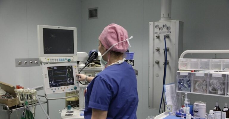 Θεσσαλονίκη: Αμετανόητη η ανεμβολίαστη αναισθησιολόγος – «Δεν θα ήθελα να κάνω το εμβόλιο»