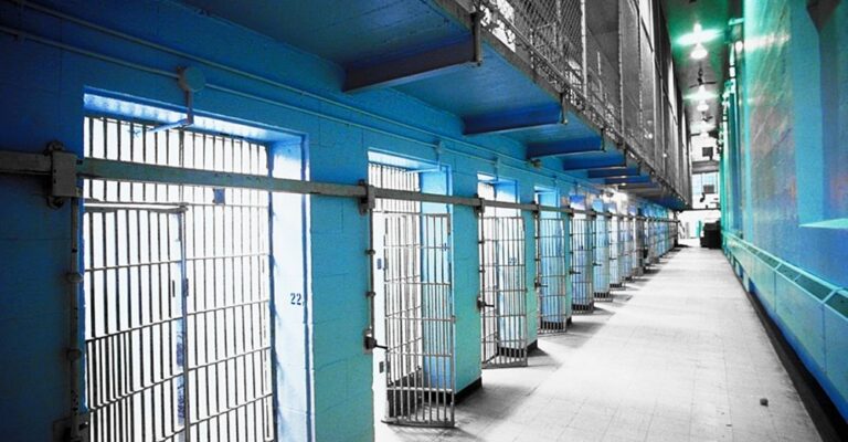 Από το ψυχιατρείο των φυλακών Κορυδαλλού στο Μαθηματικό Σάμου, μια ιστορία που εμπνέει