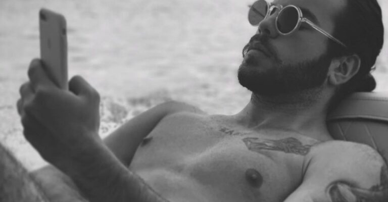 Άγγελος Λάτσιος: Πανικός στο Instargam με τη γuμνή φωτογραφία που ανέβασε