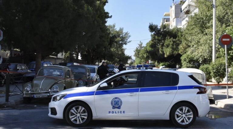 Θρίλερ με πυροβολισμούς στον Άλιμο – Άγνωστοι «γάζωσαν» πολυκατοικία