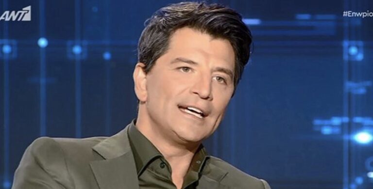 Σάκης Ρουβάς: Τα δύσκολα παιδικά χρόνια και η συγκίνηση για τη μητέρα του