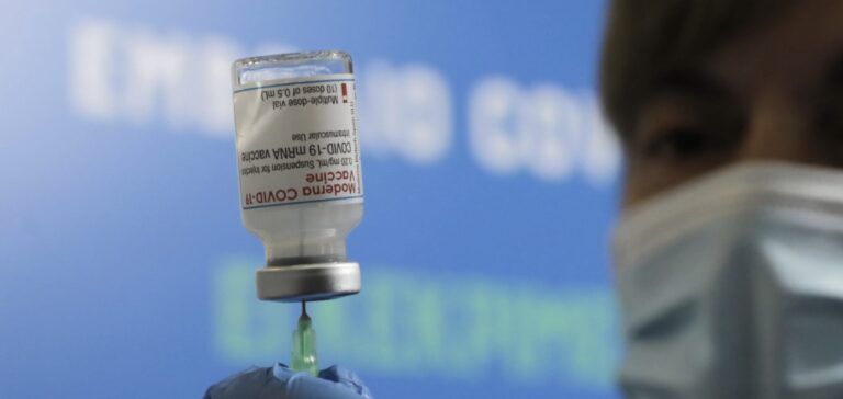 Υποχρεωτικός εμβολιασμός: Ποια επαγγέλματα μπαίνουν στο μικροσκόπιο