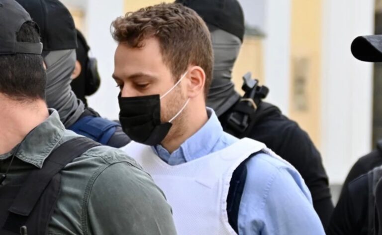 Μπάμπης Αναγνωστόπουλος: «Αντε να τελειώνουμε, να μπούμε φυλακή, να ασχοληθώ με το παιδί»