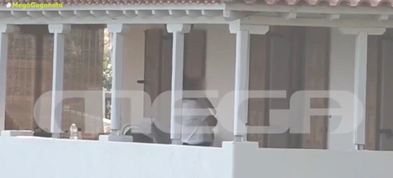 Γλυκά Νερά: Η μικρή Λυδία εκεί που μεγάλωσε η Κάρολαϊν – Η αγκαλιά στο μπαλκόνι με τη γιαγιά της