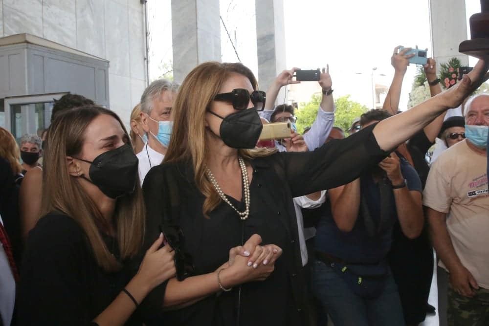 Αθάνατος! φώναζε ο κόσμος στην κηδεία του Τόλη Βοσκόπουλου ATZELA KORH
