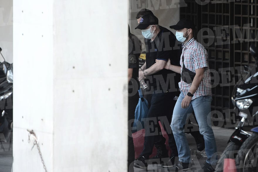 Πέτρος Φιλιππίδης: Με χειροπέδες μεταφέρεται στις φυλακές Τριπόλεως 7 DSC_8682-01