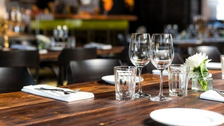 Στη Λάρισα το πρώτο πρόστιμο για ανεμβολίαστο πελάτη στην εστίαση