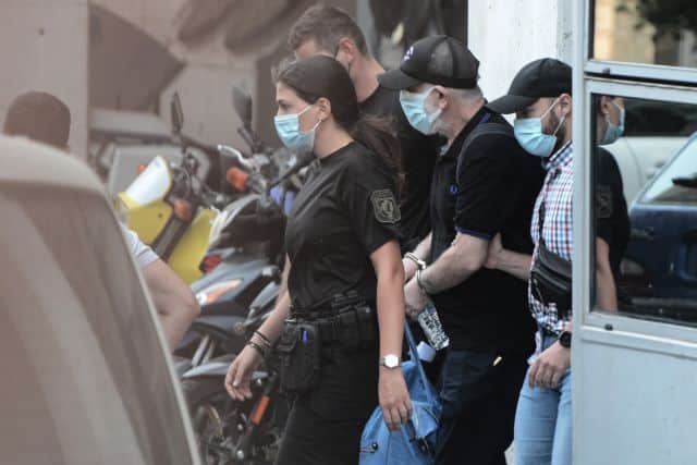 Πέτρος Φιλιππίδης: Με χειροπέδες μεταφέρεται στις φυλακές Τριπόλεως 5 filip2 1