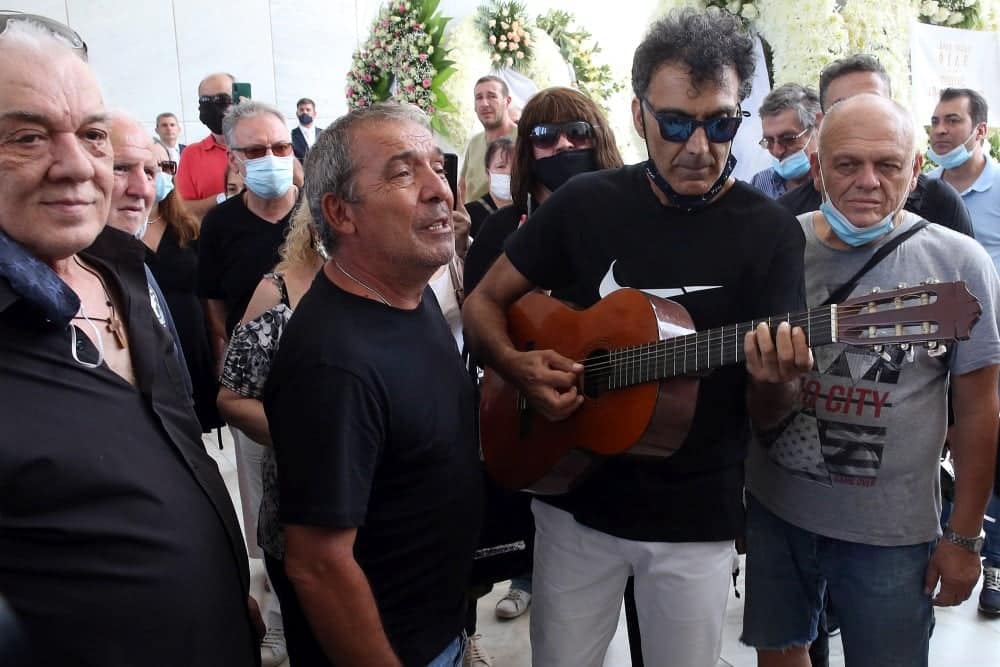 Αθάνατος! φώναζε ο κόσμος στην κηδεία του Τόλη Βοσκόπουλου KHDEIA 3