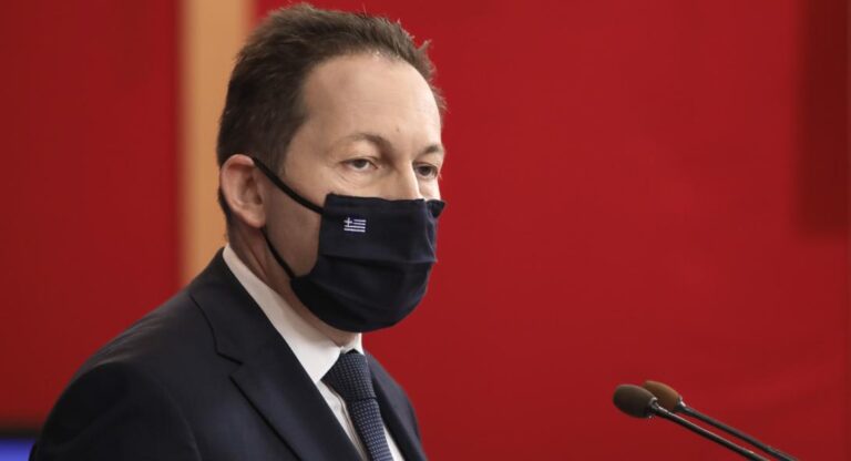 Πέτσας: «Υποχρεωτικός εμβολιασμός στους εκπαιδευτικούς»