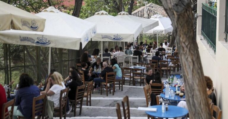 Νέα μέτρα στο τραπέζι: Ολική επαναφορά της μάσκας και κλειστοί χώροι μόνο για εμβολιασμένους