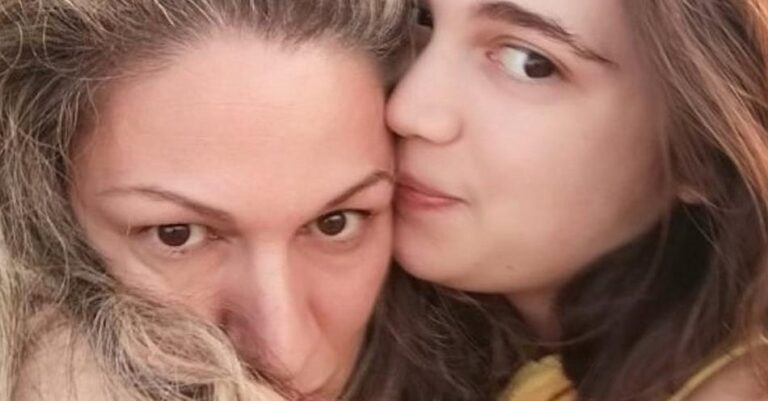 Χανιά: Μαμά και κόρη πέτυχαν μαζί στις Πανελλήνιες: «Μετά τη διπλοβάρδια δεν είναι εύκολο να διαβάσεις»