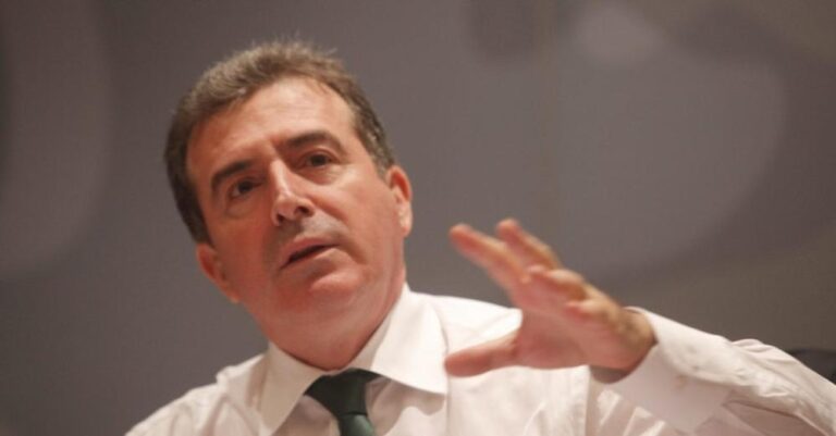 Χρυσοχοΐδης για Αχαΐα: «Η φωτιά είναι εξαιρετικά δύσκολο να ελεγχθεί»