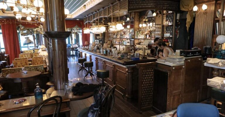 Αλλάζουν τα πάντα στην εστίαση: Μόνο οι εμβολιασμένοι στους κλειστούς χώρους