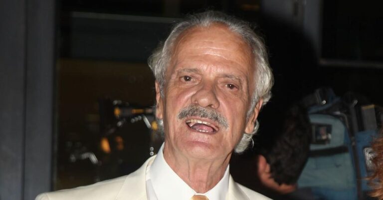 Ο Σπύρος Φωκάς απαντά στα δημοσιεύματα της «κακιάς ώρας»: «Δεν πεθαίνω ακόμα. Αντέχω…»